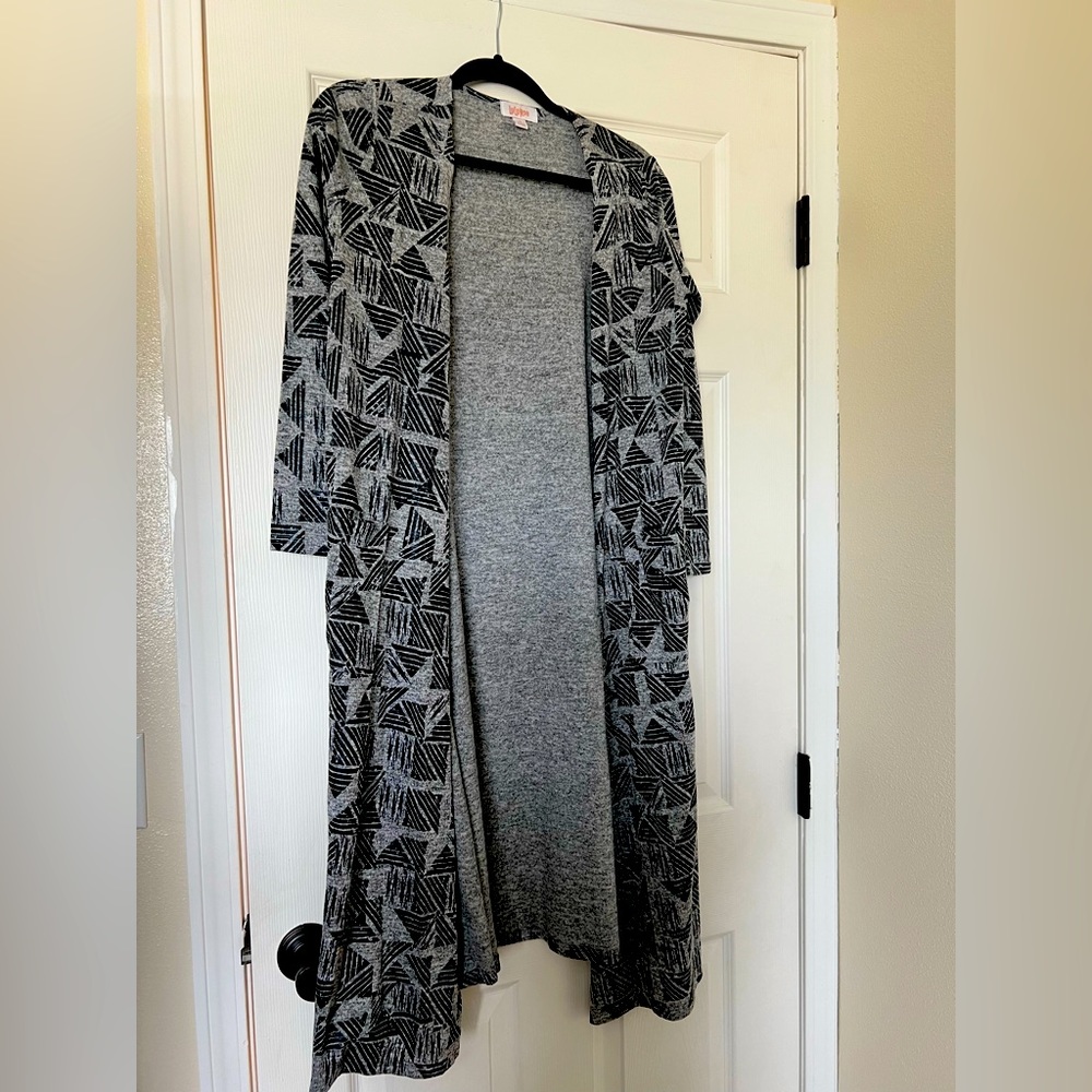 LulaRoe Sarah lightweight cardigan with pockets